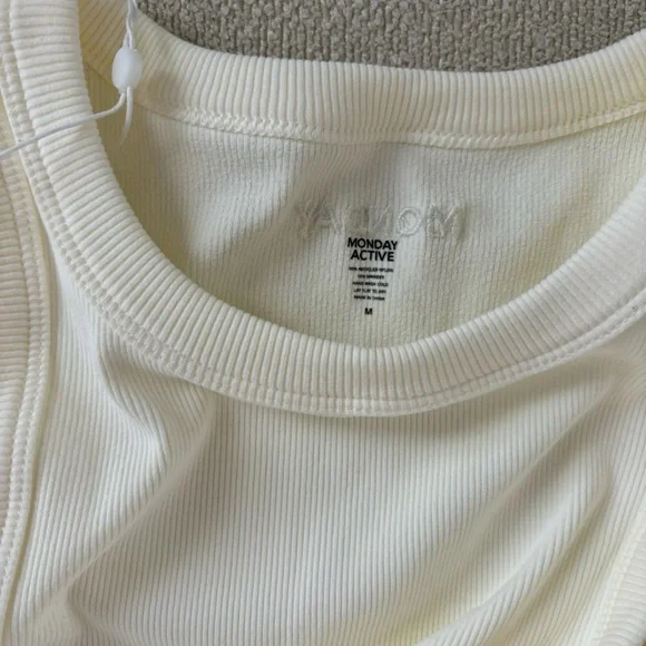 MONDAY ACTIVE IVORY SHORTS AND TOP SIZE M - Picture 6 of 8